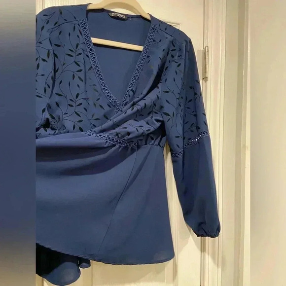 BloomChic Blue Black Velvet Floral Balloon Sleeve V Neck Ruffle Top Size 16 - Picture 8 of 11